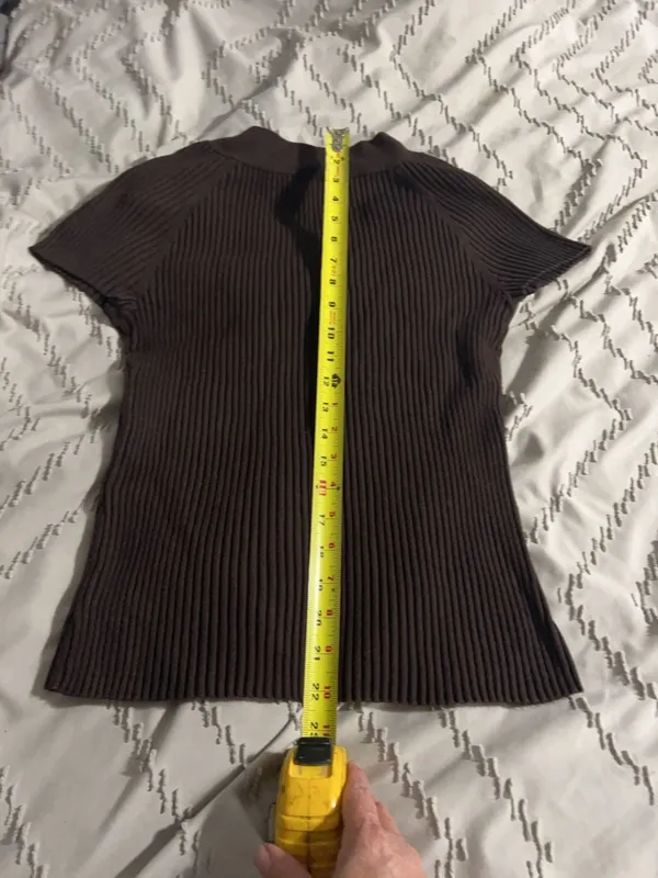 R-Q-T Brown Ribbed Short Sleeve Top with Metal Ring Detail Size L - Image 6