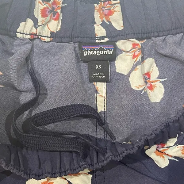 Patagonia XS Barely Baggies Shorts Swim Blue Floral Pockets DWR Beach Surf Sport - Image 6