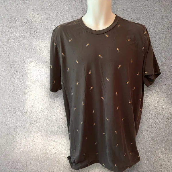 Old Navy Men Short Sleeve Soft Washed T Shirt Size XLarge Tall Gray Pineapple - Image 2
