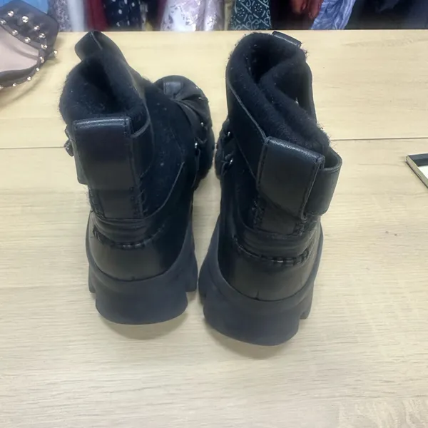 UGG Puff Momma Lakes and Lights Winter Sneaker Ankle Boots Size 9 EUC - Image 5