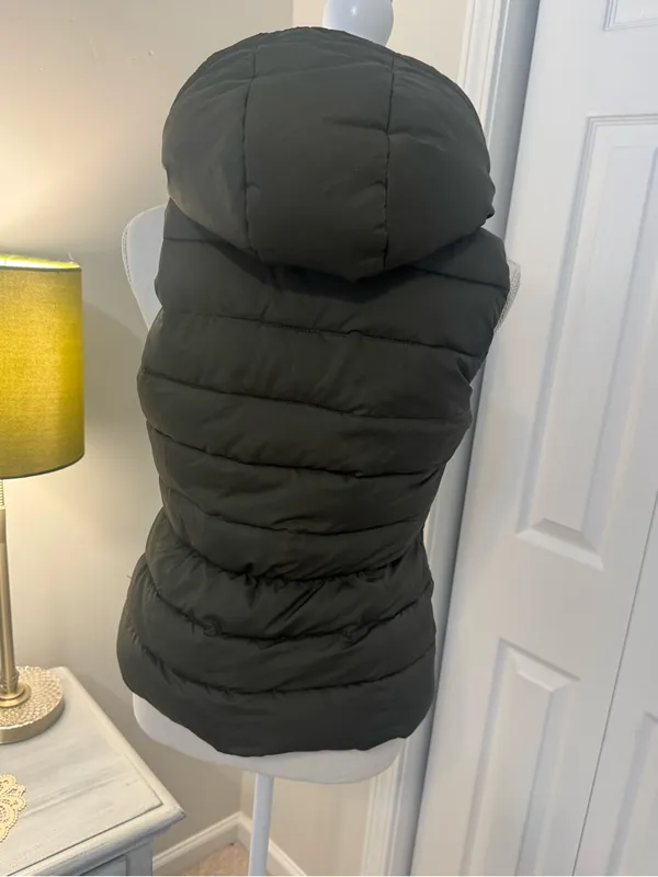 Dark Olive Green Hollister Puffer Vest | Sherpa lined | Size Medium - Image 4
