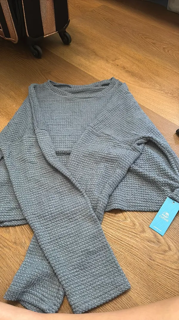 Cupshe sweat set shorts and sweatshirt - Image 3