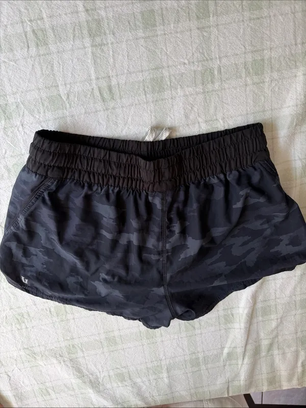 Vuori Women’s Black Camo Athletic Shorts - Image 4