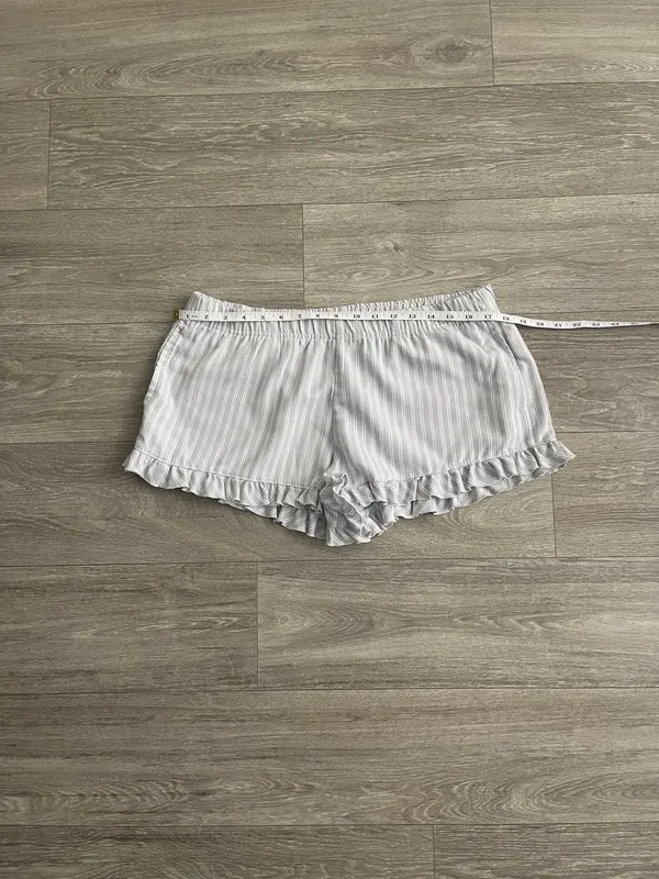 Hollister Flannel Ruffle Shorts - large - Image 5