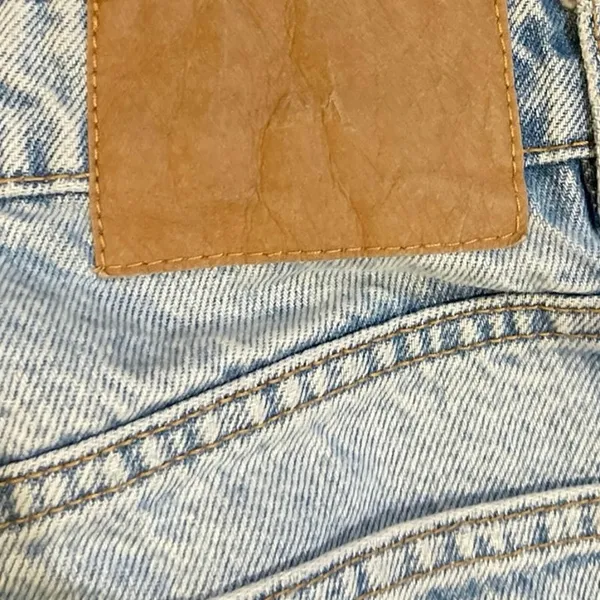 Zara Light Wash High Rise Taper Denim Jeans SZ 8 Vintage Inspired Acid Wash 90s - Image 4