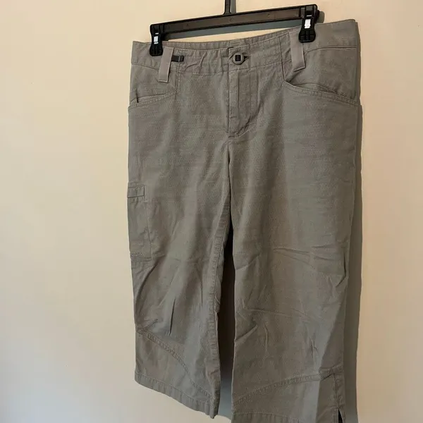 Patagonia W's Venga Rock Capris - Size 8 - Grey Climbing/Hiking Capri Pants - Image 3