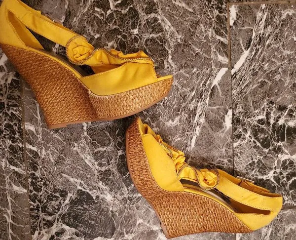 Ruffle Peep Toe Wedge Sandals - Image 2