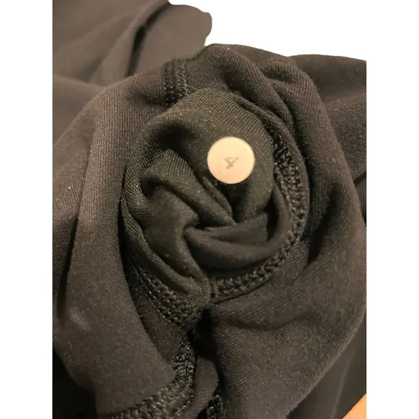 Lululemon Wunder Under black leggings 21” size 4 thick material - Image 6