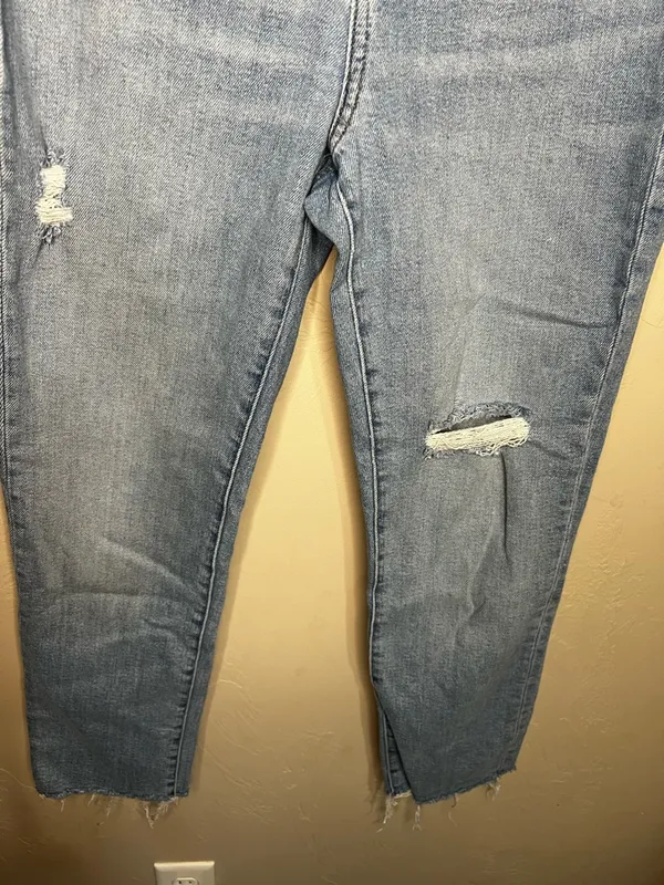 Madewell The Curvy Vintage Crop‎ Jean Distressed Raw Hem High Rise Denim Jeans - Image 4