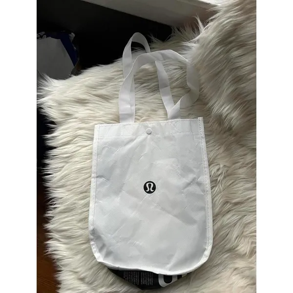 Lululemon White Tote Bag - Stylish & Durable - Image 4