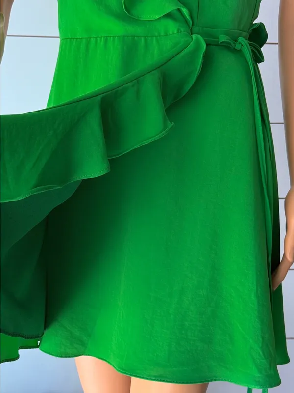 DO+BE Emerald Green Ruffle Wrap Mini Dress Sz L - Image 3