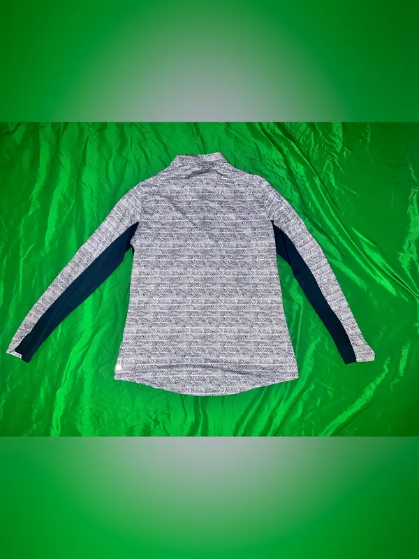 adidas Women's Grey Patterned V-Neck Pullover with Navy Panels size M- FLAW - Image 3