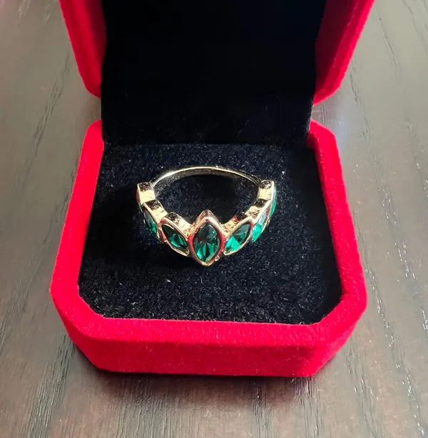 Gorgeous Gold Plated Faux Emerald Statement Ring Size 8 - Image 2