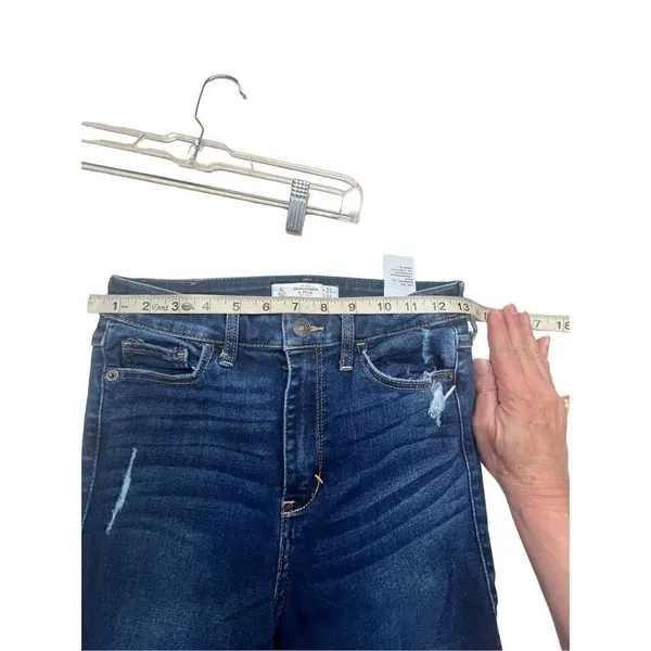 Abercrombie & Fitch ￼ distressed jeans Sz 27/31 - Image 6