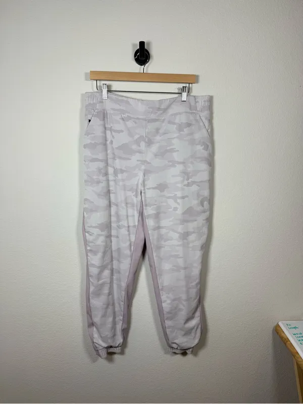 Athleta Brooklyn Lined Camo Jogger Lavender Size 16 Lightweight Travel Pant - Image 7