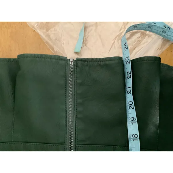 Baccini Women's Olive Green Vegan Leather‎ Moto Jacket Zip Size Medium NWT - Image 7