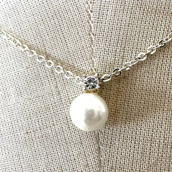 Faux pearl pendant necklace - Image 5
