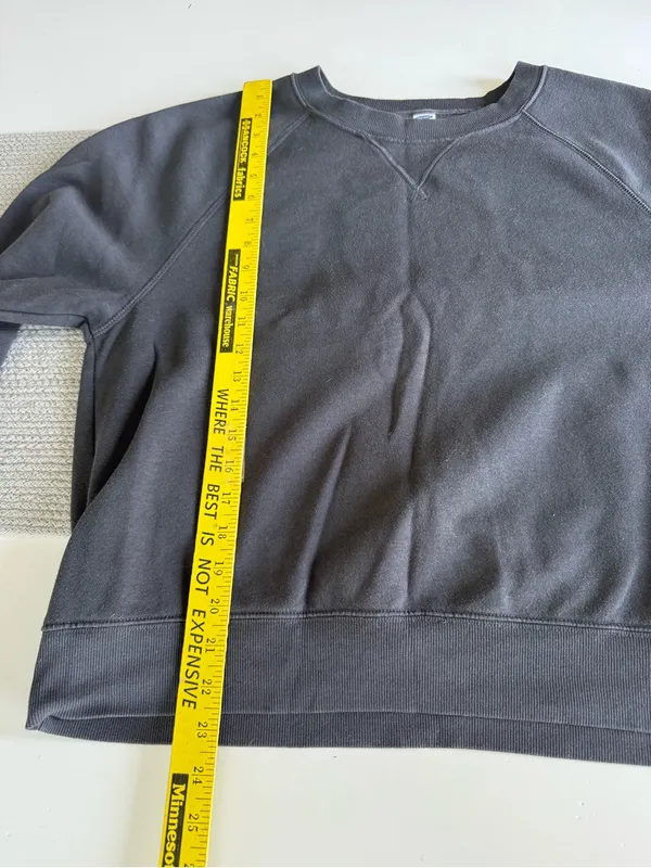 Old Navy Charcoal Crewneck Sweatshirt Size Large - Image 7