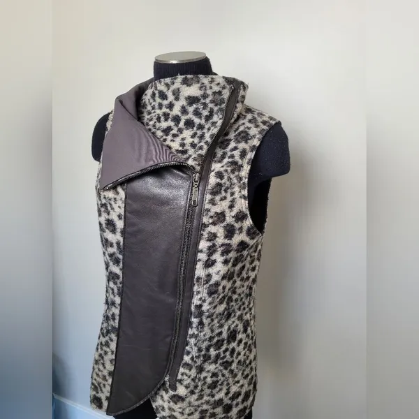 Elaine Kim Fur and Leather Vest Zip Biker Lagenlook Animal Print Size Large - Image 3