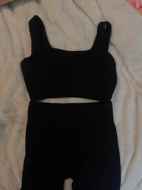 Athletic Set Biker Shorts & Sports Bra - Image 4