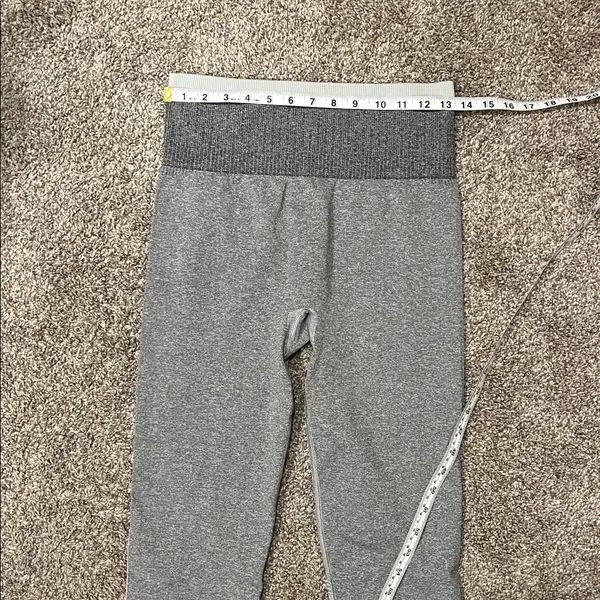 Spanx Seamless Sculpt Leggings in the color Spacedye Cloudy Grey Size Large - Image 9