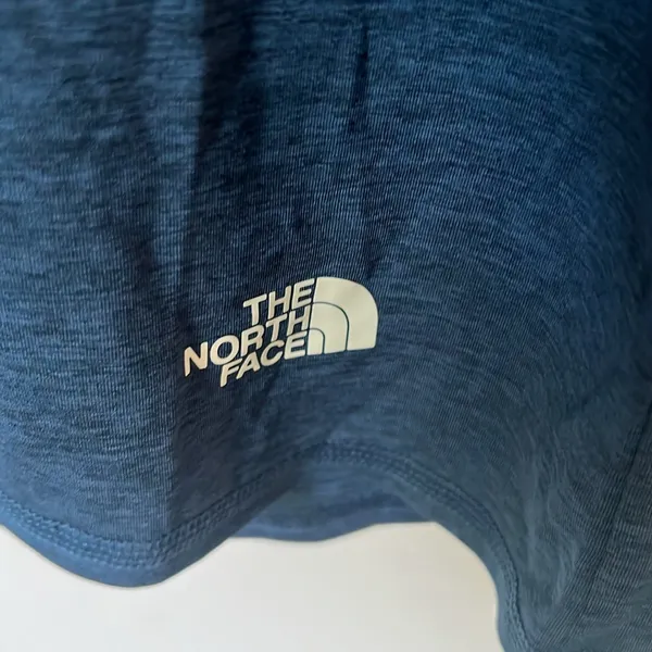 The North‎ Face Women’s 3/4 sleeve navy vented split back shirt, size large 🗝️ - Image 3