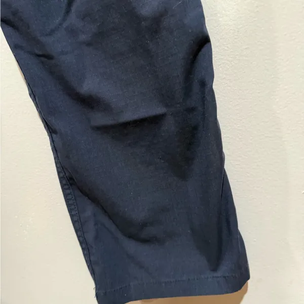 Carhartt women’s Dark Blue Cargo Pants - Image 11