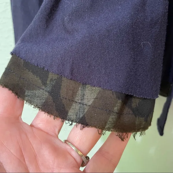 Anthropologie Left of Center Navy Blue Short Sleeve Tunic Camo Print Trim L Y2K Lagenlook Raw - Image 9