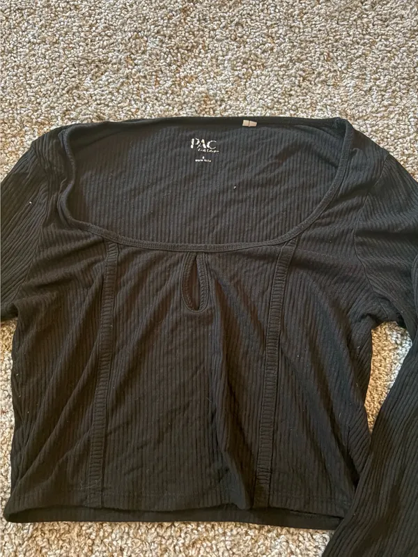 Cropped Black PacSun Long Sleeve - Image 3