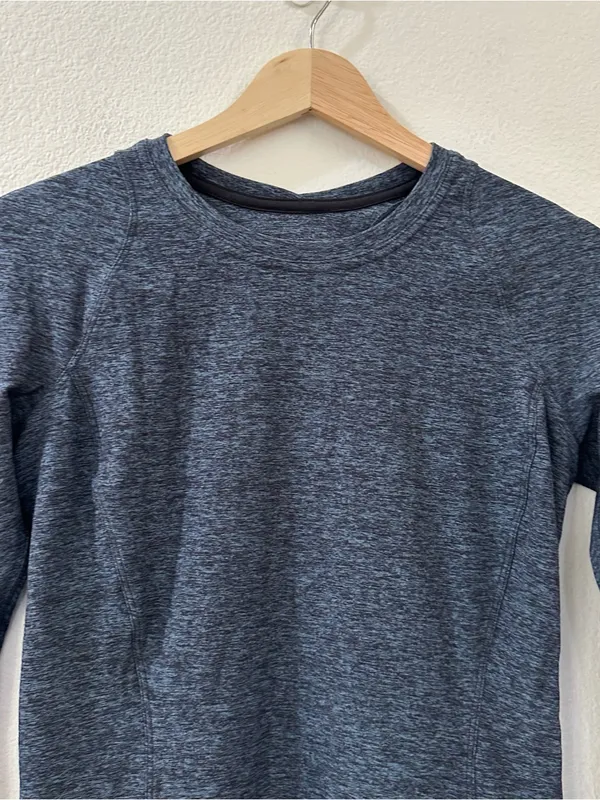 Lululemon Women's Roundful Long Sleeve Shirt Size 6 - Image 3