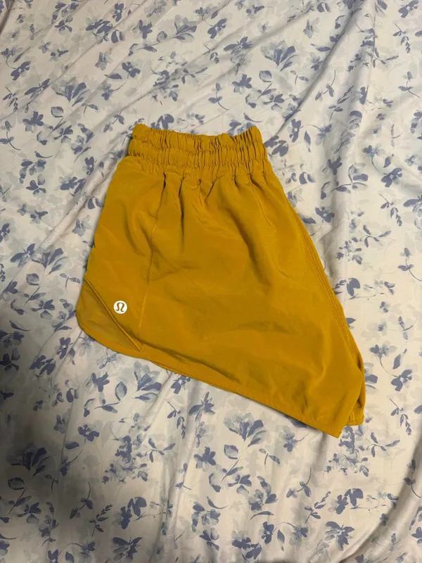 Yellow Lululemon Shorts Hotty Hot 2.5" - Image 3