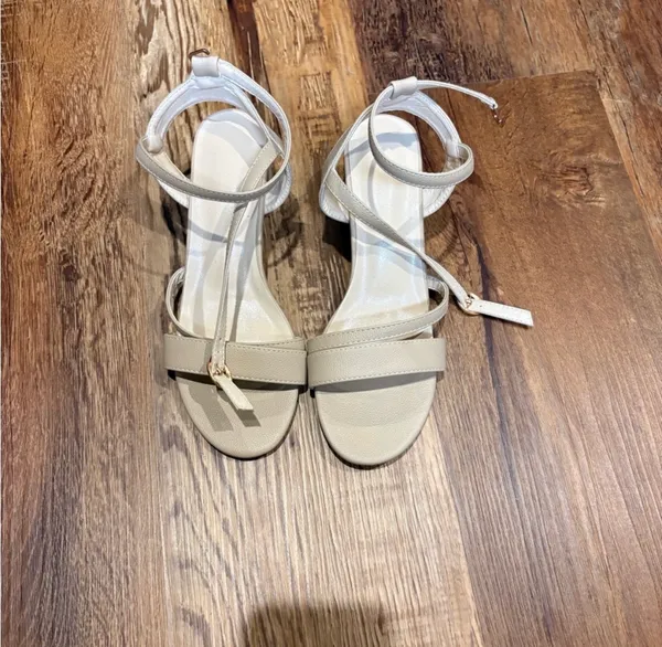 Women’s Beige Heels  - Image 2