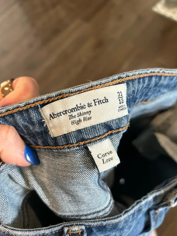 Abercrombie High-Rise Jeans - Image 3