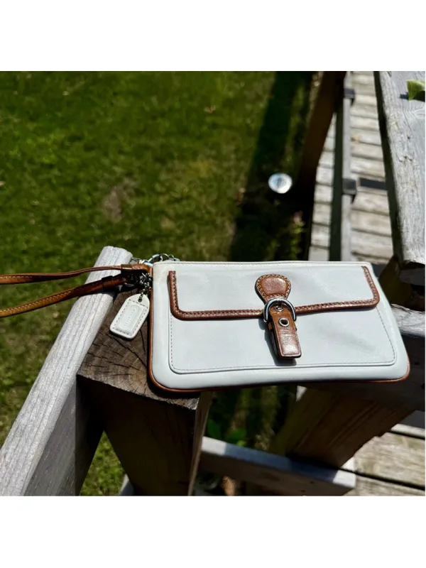 Vintage Coach Hampton 7734 Buckle Front Leather Wristlet Clutch Chalk Brown - Image 3