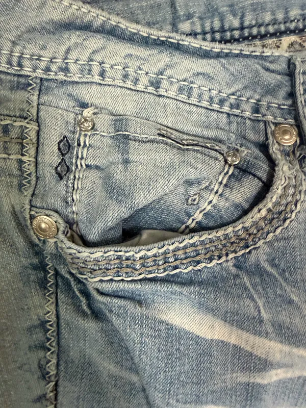 Series 31 Bootcut Whipstitch Boho Aztec Embroidered Flap Pocket Y2K Distressed Jeans 18 - Image 4