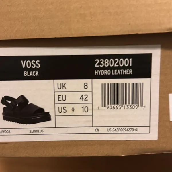 Dr. Martens x Urban Outfitters Voss‎ Black Hydro Leather Sandals - Image 10