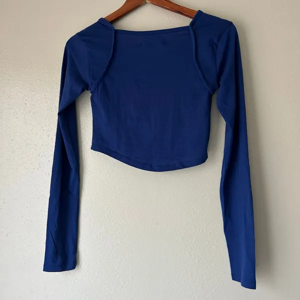 Urban Outfitters Blue Graphic Crop Top Size Medium - Image 8