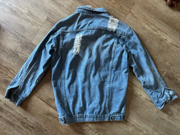 Old Navy Ripped denim jacket - Image 4