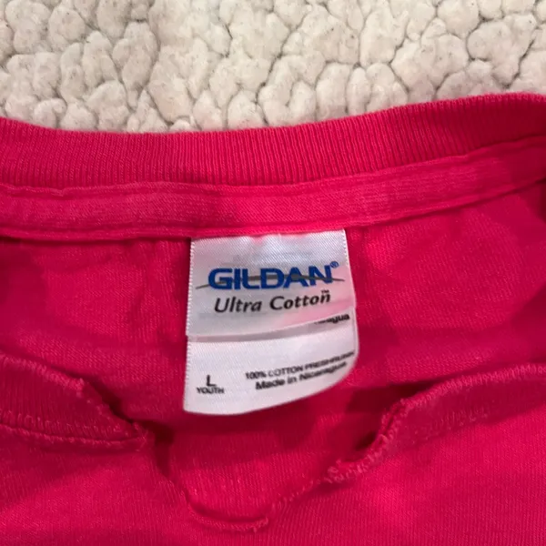 Gildan Pink T-Shirt - Image 2