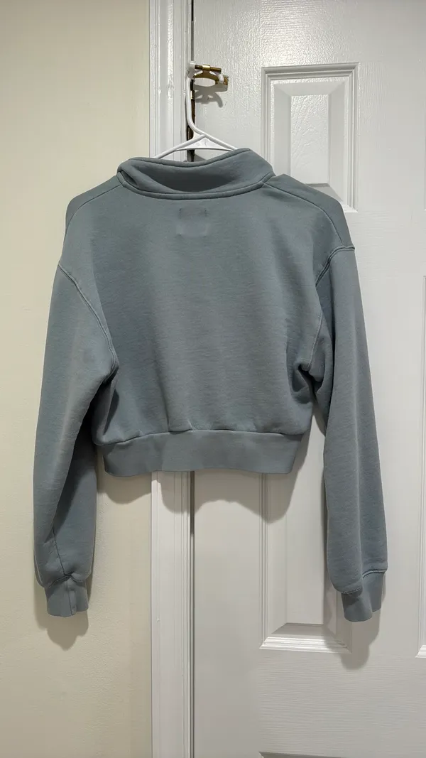 Aritzia Cropped Crewneck TNA - Image 5