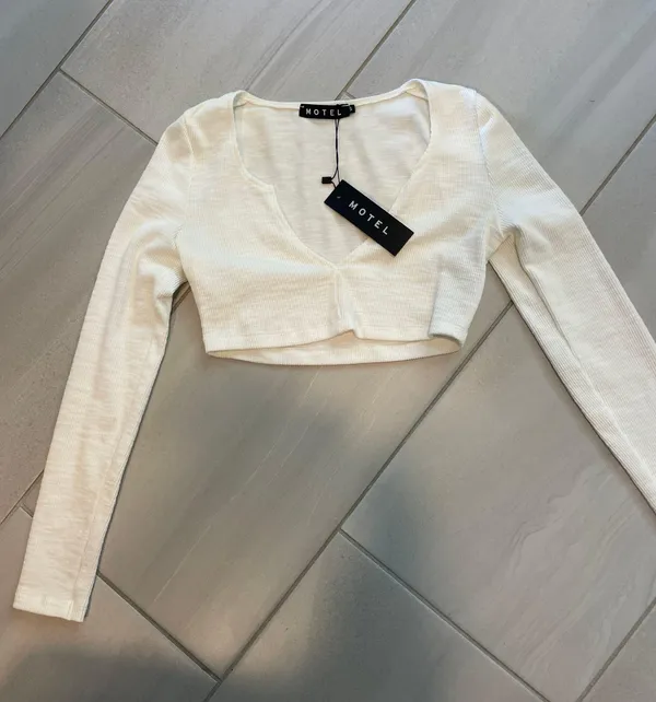Motel Cropped Long Sleeve Top - Image 6