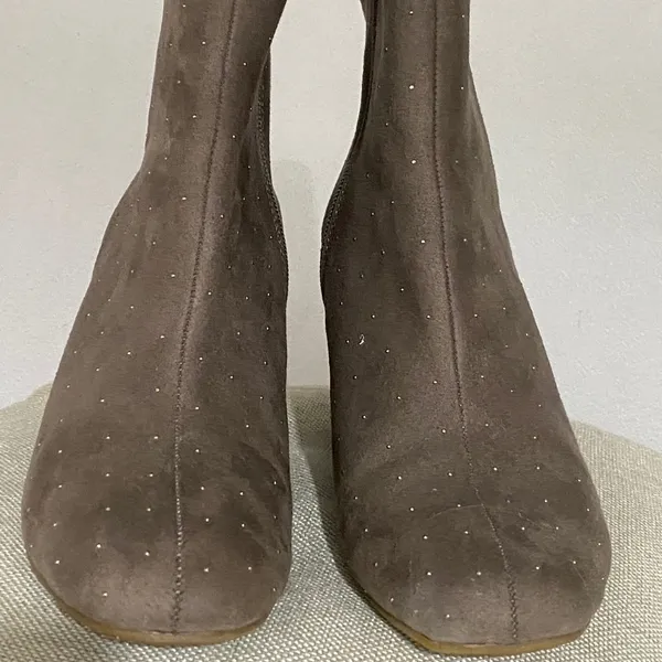 Old Navy Boots Women's Size 10 Grey Suede Leather Pointed Ankle Boots like new one worn - Image 5