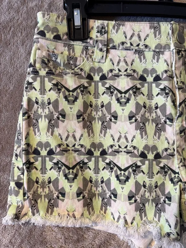 Whitney Eve Geometric Print Frayed Hem Shorts Size S - Image 2