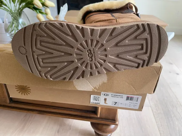 Ugg W Genevieve size 7 - Image 3