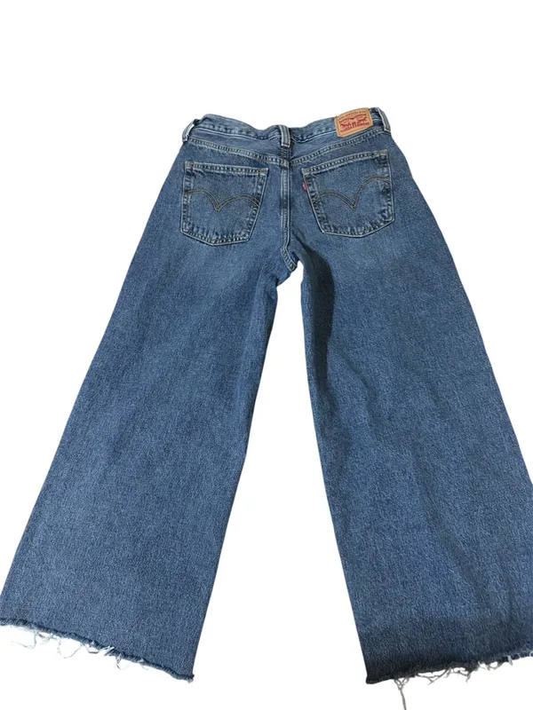 Levi’s Super trendy 94 Baggy Wide Leg jeans in a classic medium wash. High rise with a relaxed 90s-inspired fit and wide leg silhouette. - Image 5