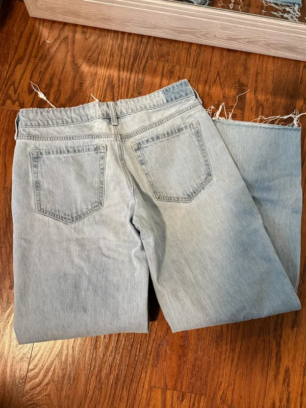 Hollister Low-Rise Baggy Jeans - Image 2