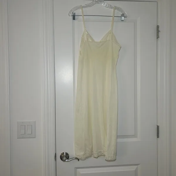 Vanity Fair Vintage Full Slip Lace Trim Ivory Cream Lingerie bridal coquette - Image 4