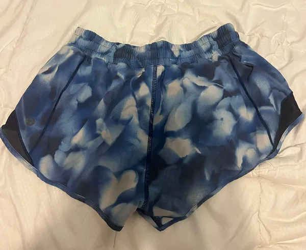 Lululemon Hotty Hot Short 2.5” - Image 2