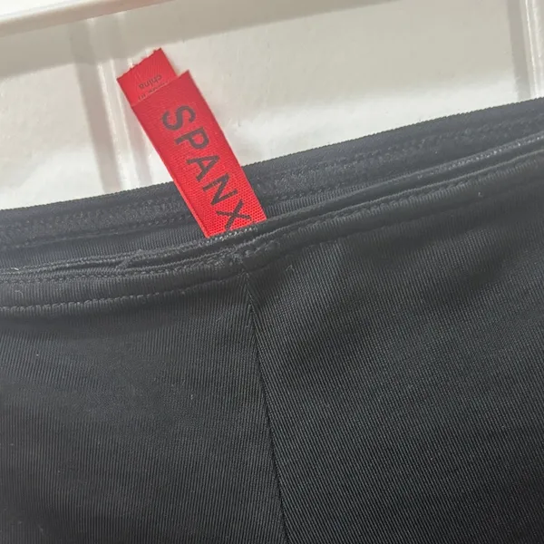 SPANX Mid Thigh Shape Wear Shorts- Size Medium - Image 2
