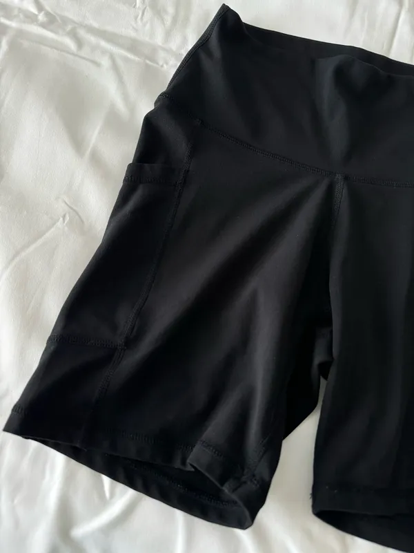 Black Solid Biker Shorts With Pocket Detail - Image 3